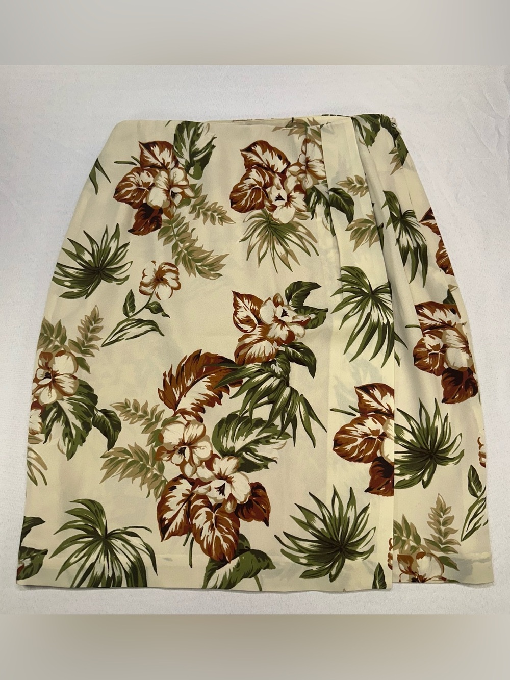 Chaus Skirt Size 10 Mock Wrap Lined Beige Greens Tans Browns Hibiscus